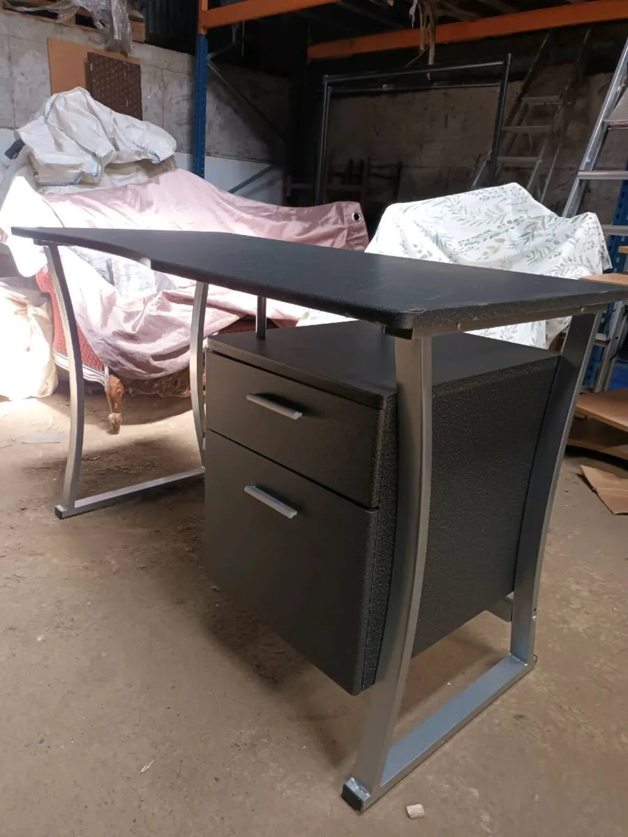 Desk - Image 3
