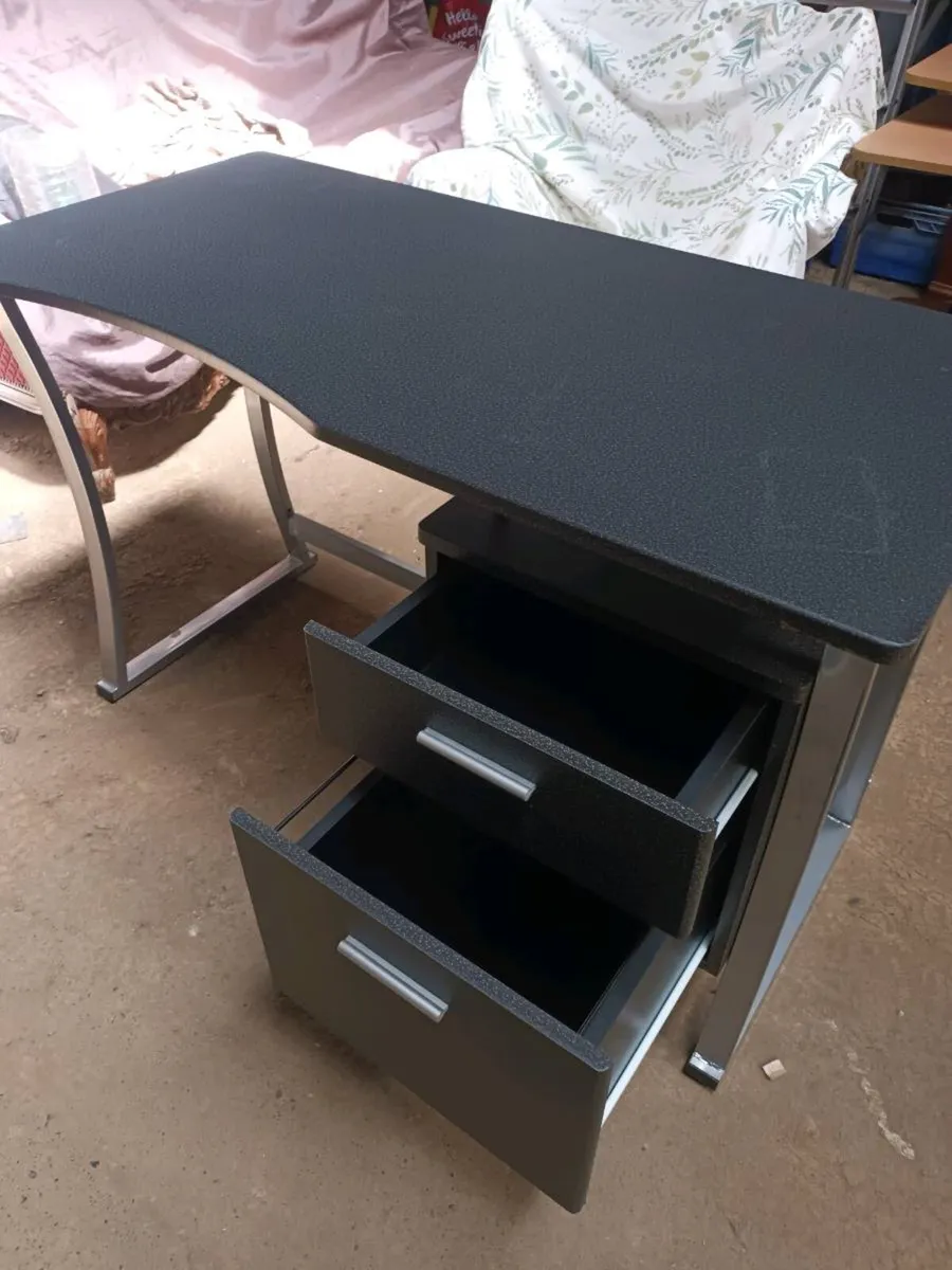 Desk - Image 4