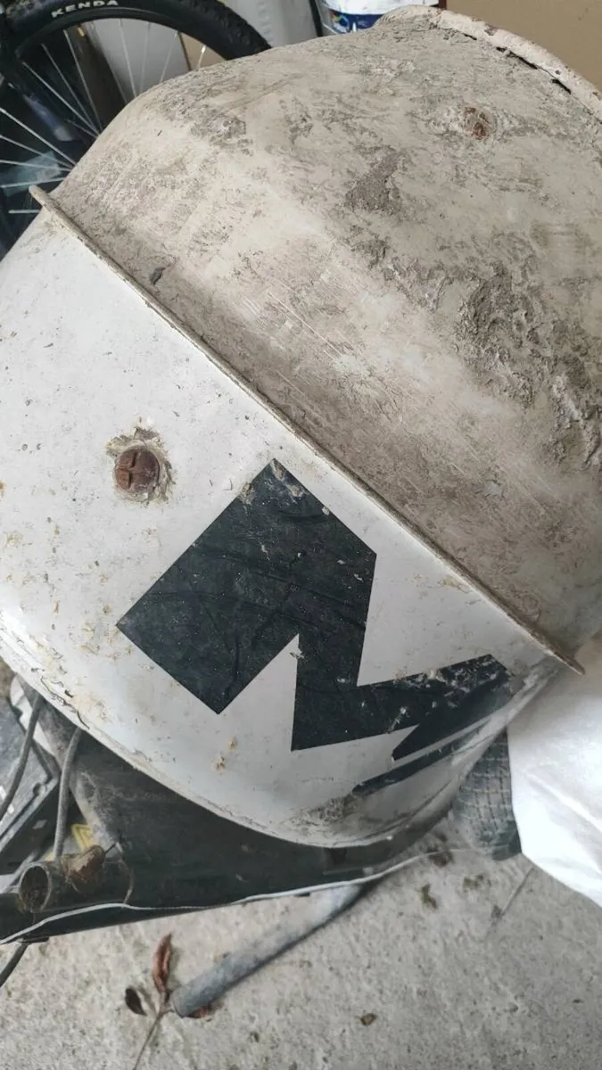 Electric cement mixer - Image 1