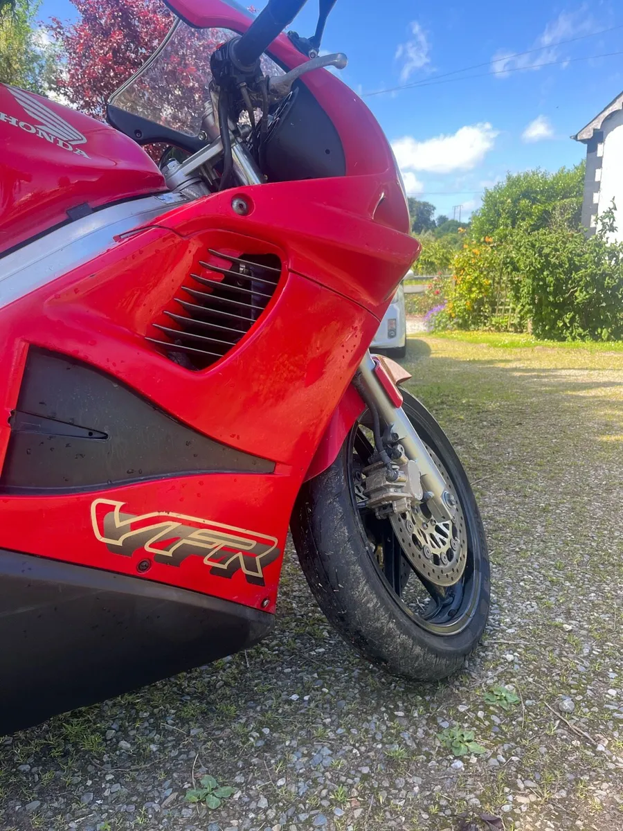 Honda VFR 750 RC36 - Image 2