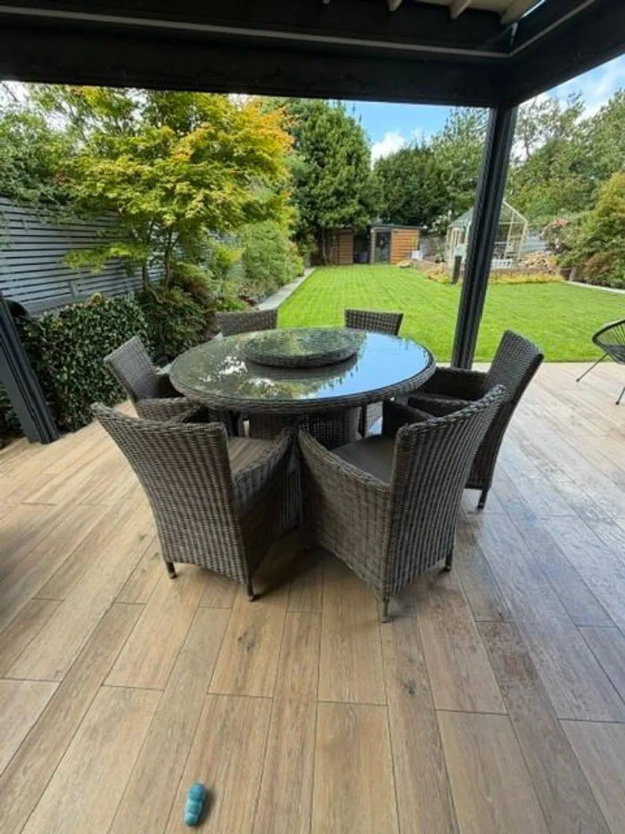 Rattan Round Table and 6 Chairs - Image 4