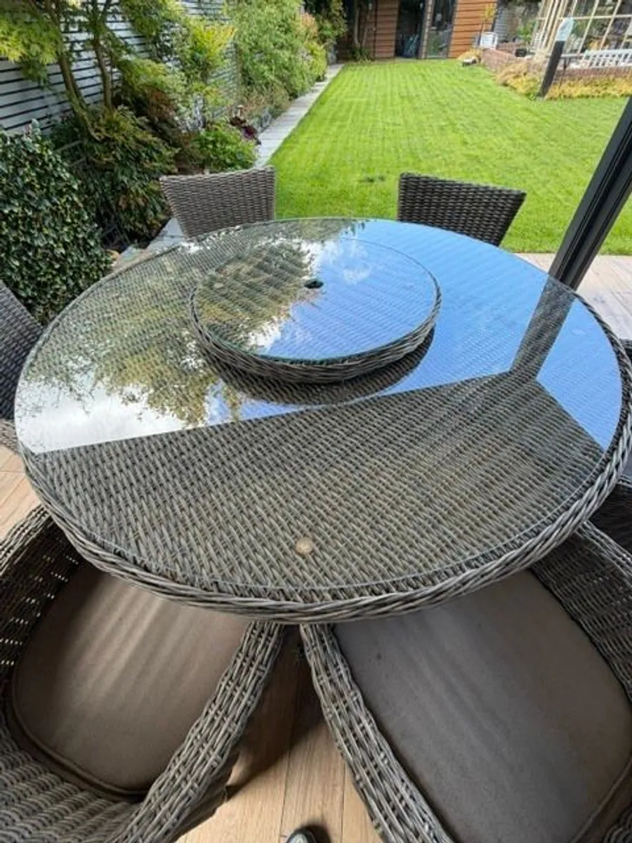 Rattan Round Table and 6 Chairs - Image 1
