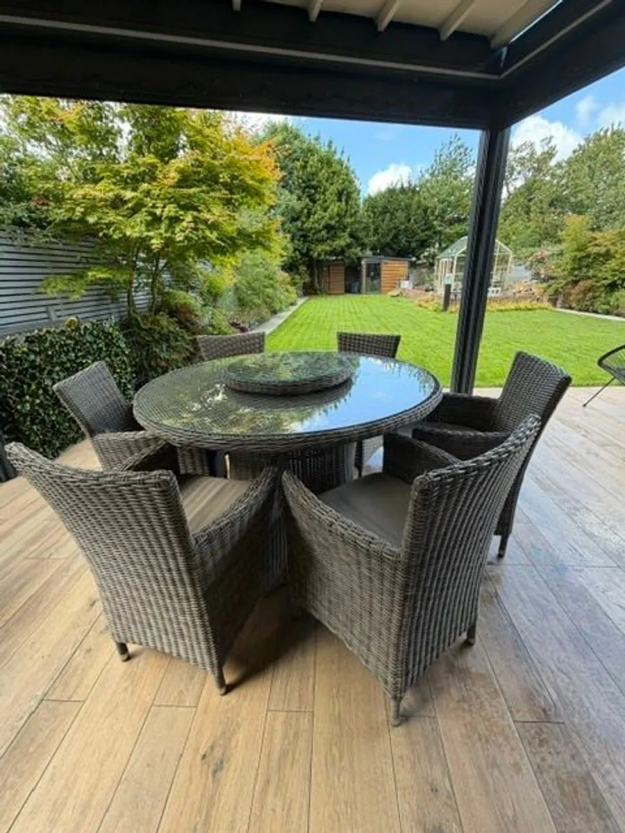 Rattan Round Table and 6 Chairs - Image 3