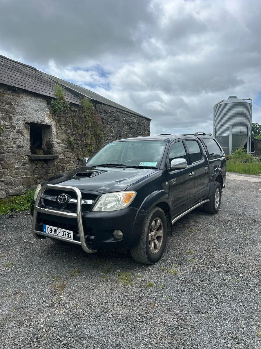 Toyota Hilux - Image 2