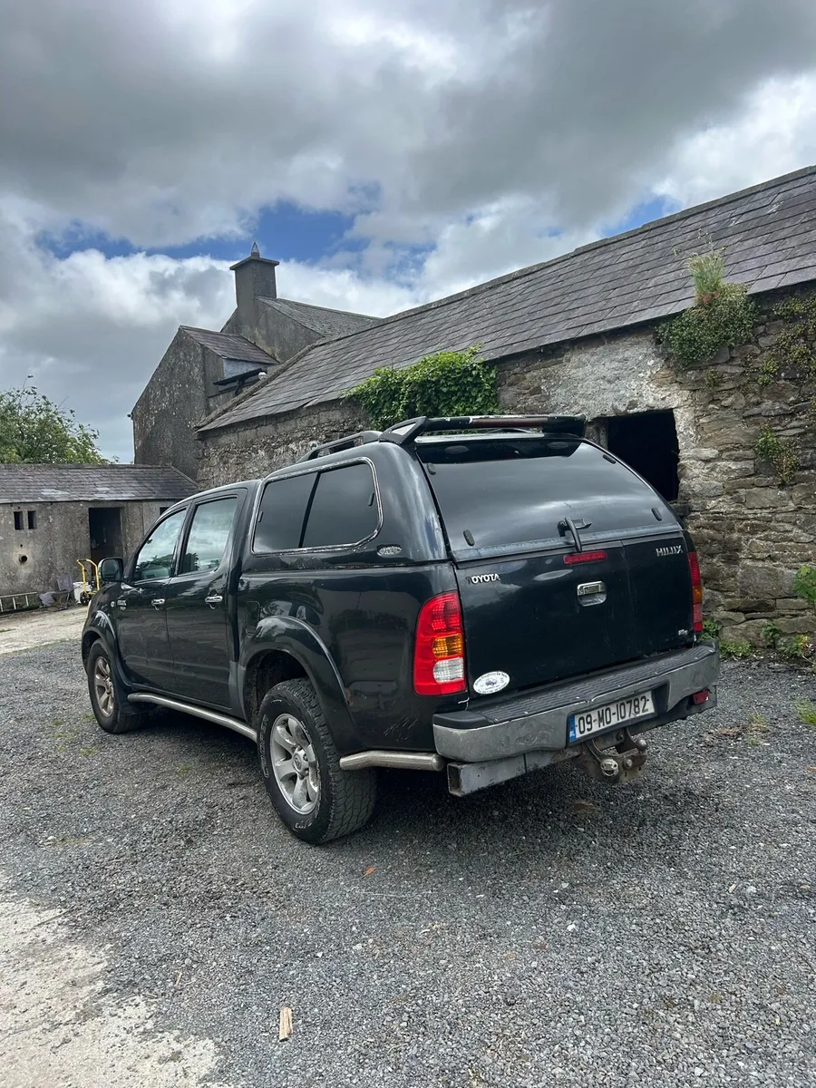 Toyota Hilux - Image 4