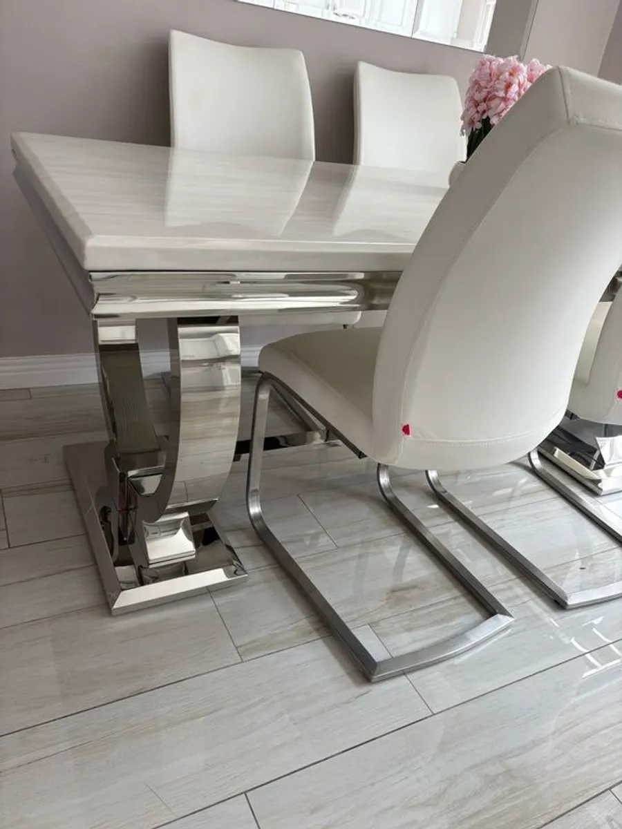 table - Image 1