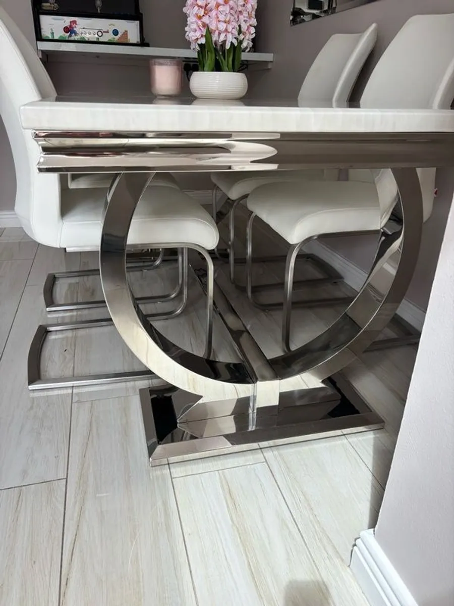 table - Image 3