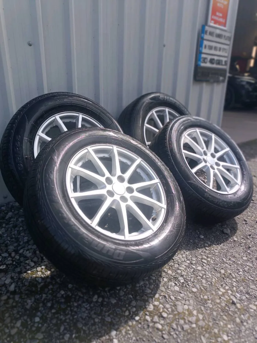 Land rover / ford SUV alloy wheels - Image 1