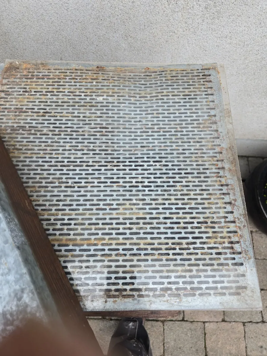 Bee hive empty. - Image 1