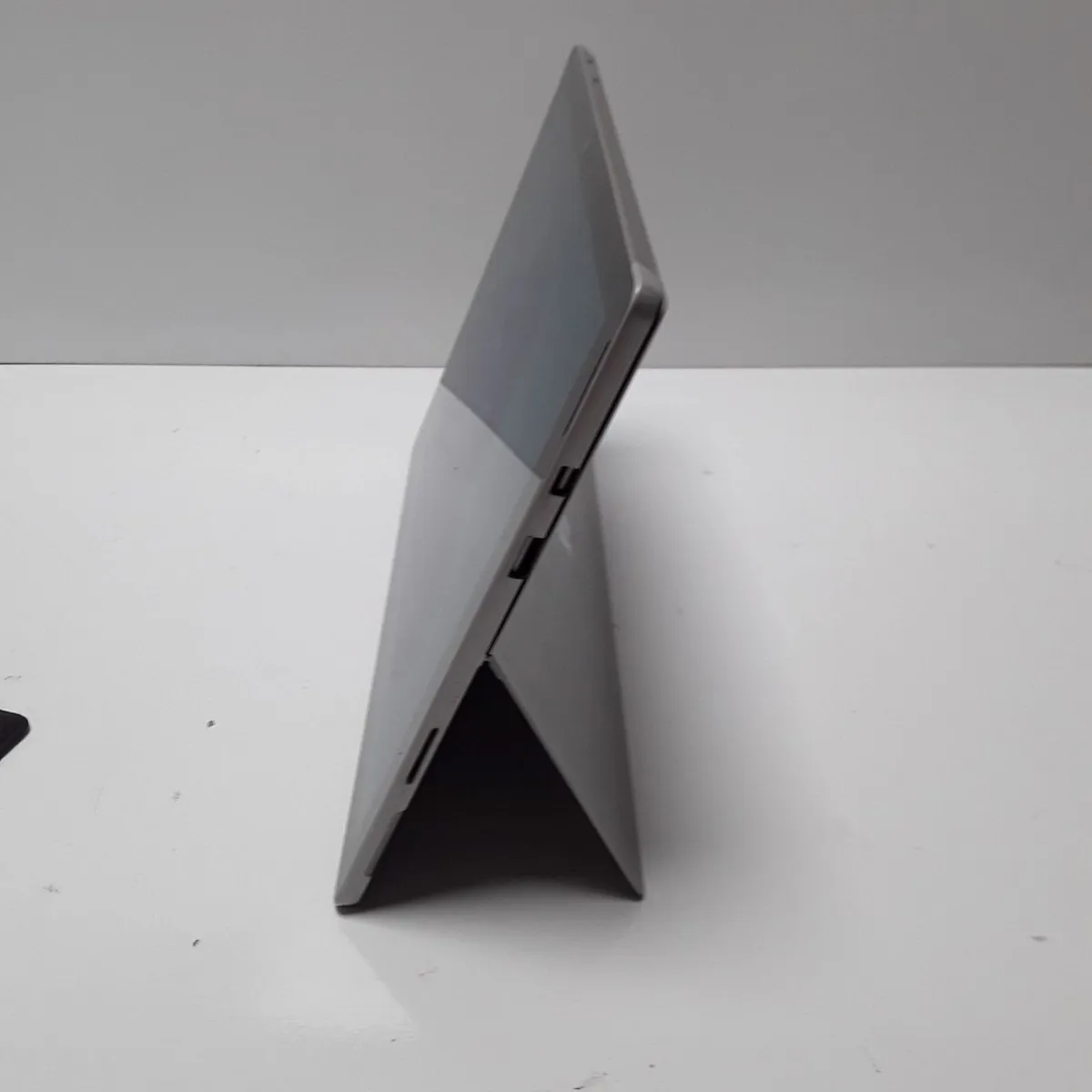 Microsoft Surface Pro 5 (1796) | Intel Core i5 - Image 3