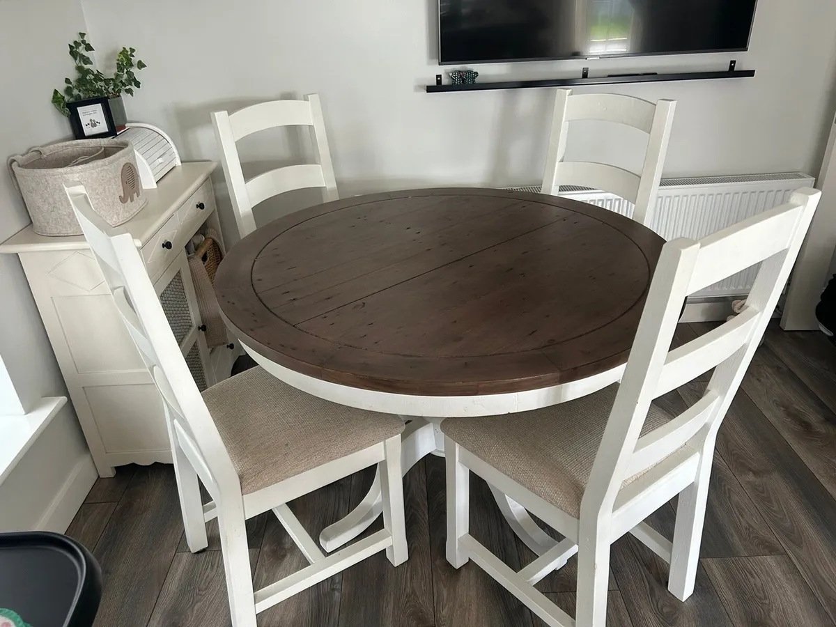 Solid wood dining table - Image 1