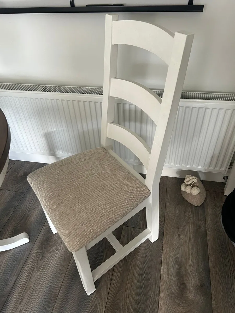 Four soils wood dining chairs - Image 1