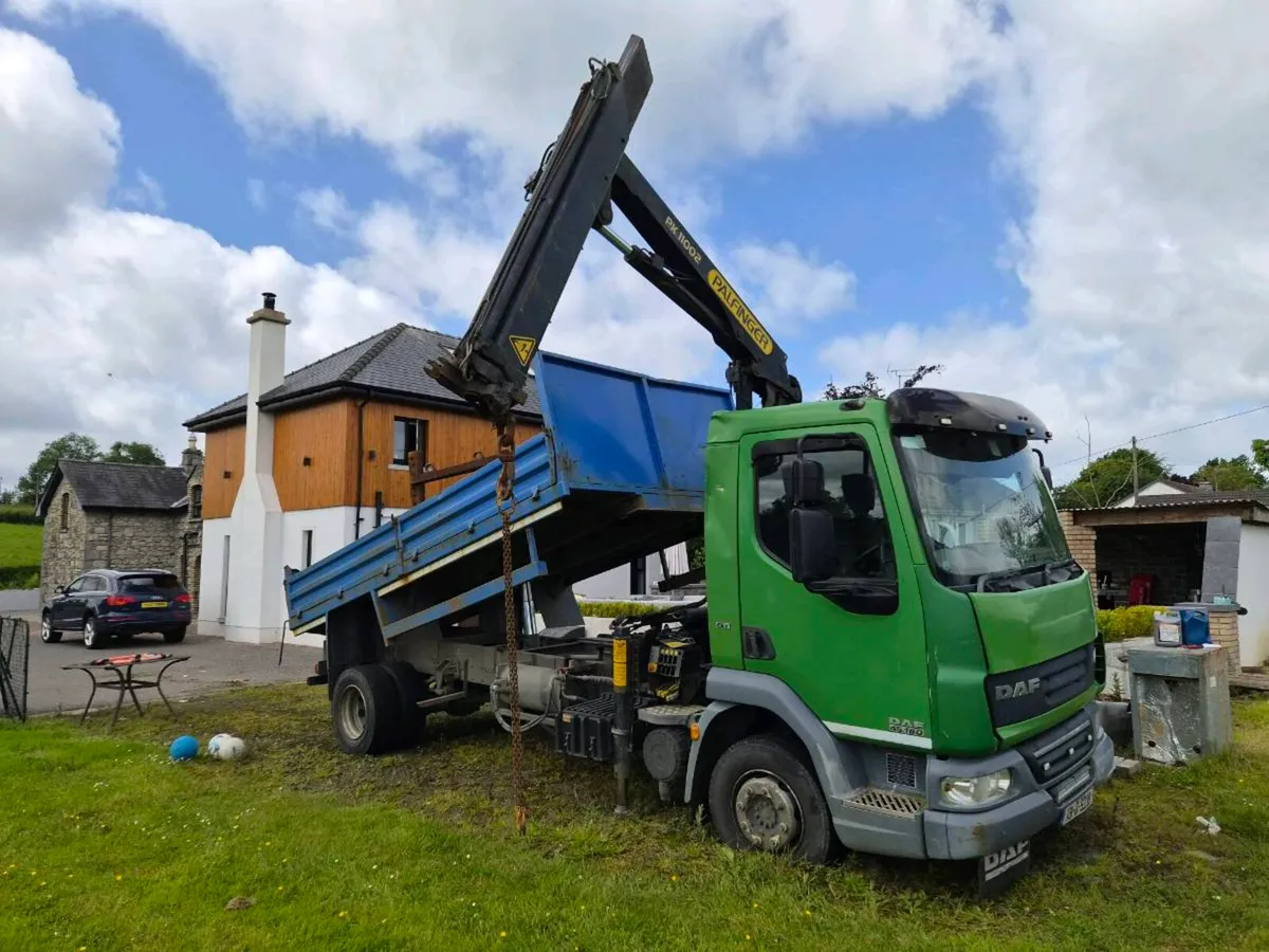 Daf 45 tipper and crane - Image 2