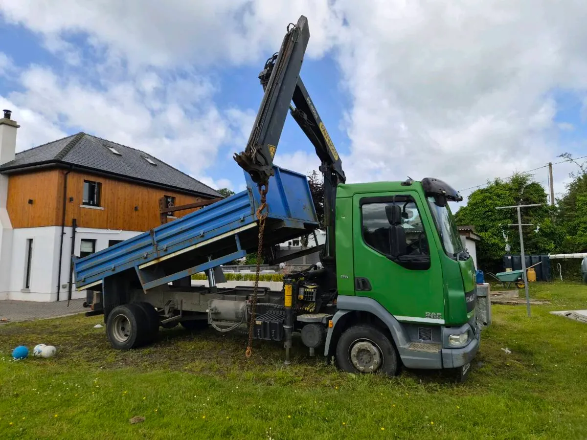 Daf 45 tipper and crane - Image 1