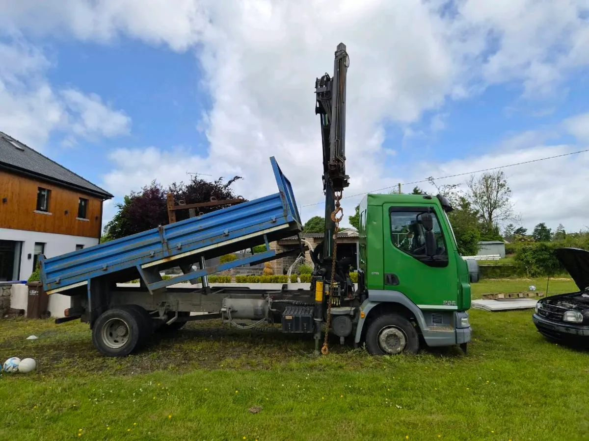 Daf 45 tipper and crane - Image 3