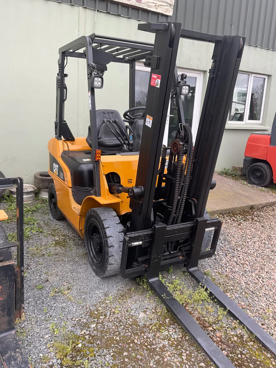 FORKLIFT - Image 1