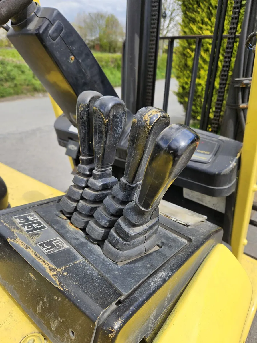 Electric 2 ton Hyster forklift - Image 3