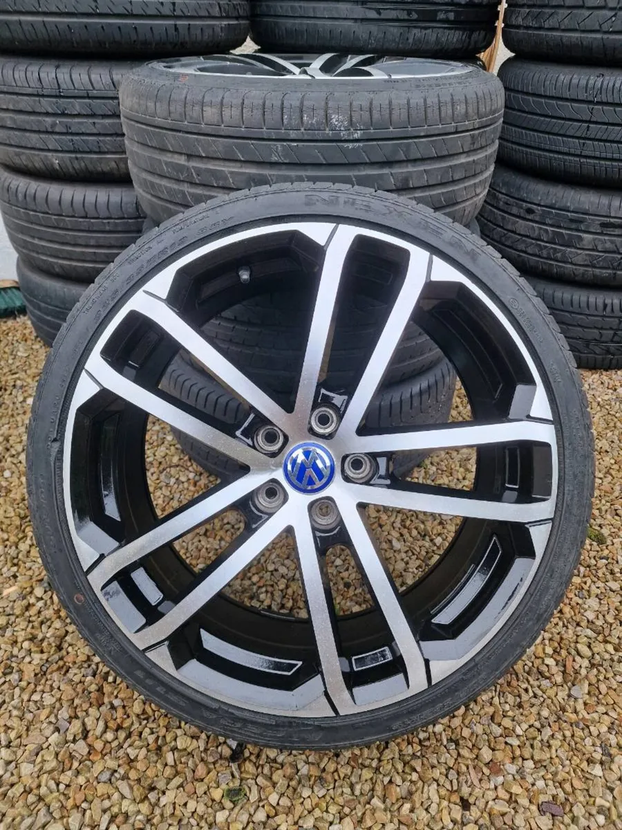 VW 19' GOLF CADDY ECT ALLOYS ,GOOD TYRES - Image 1