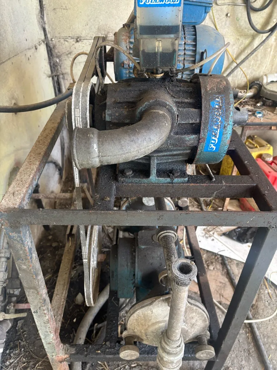 Milk and vacuum pump - Image 2