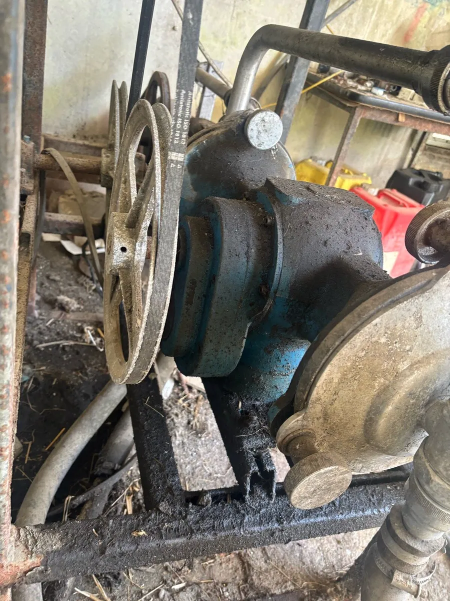 Milk and vacuum pump - Image 3