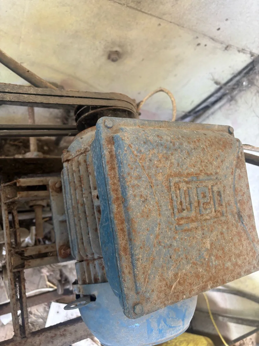 Milk and vacuum pump - Image 4