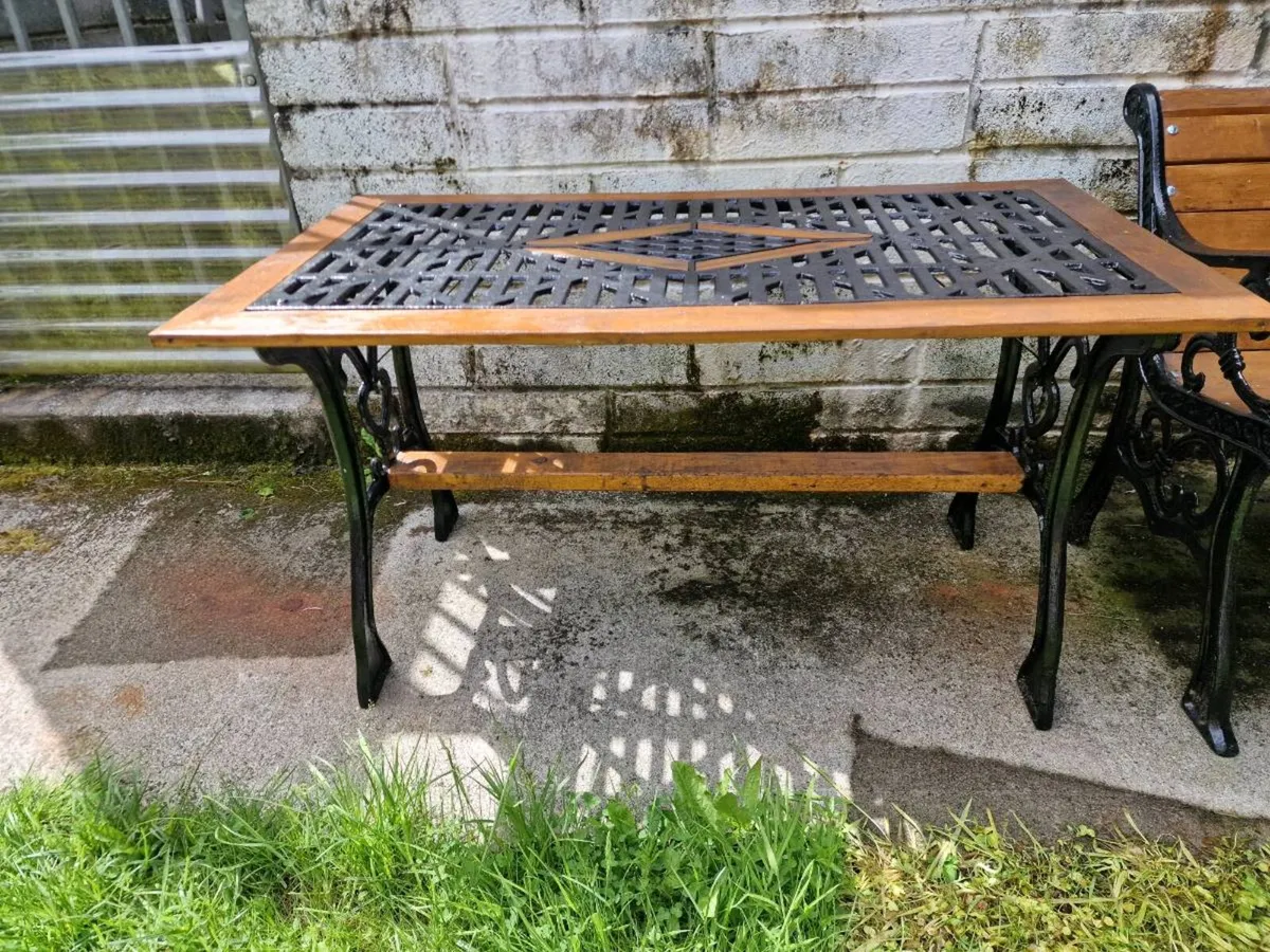 Cast iron Table - Image 2