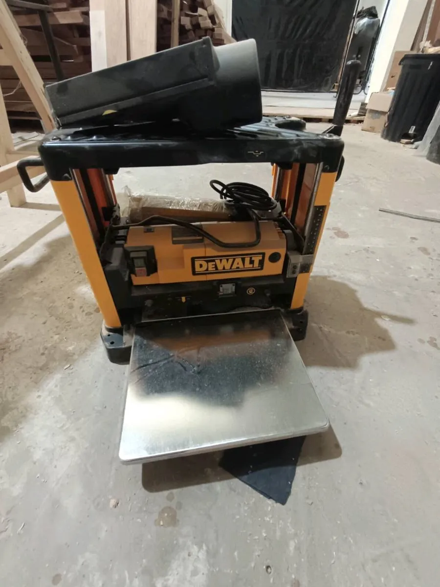 De Walt dw733 bench planer - Image 1