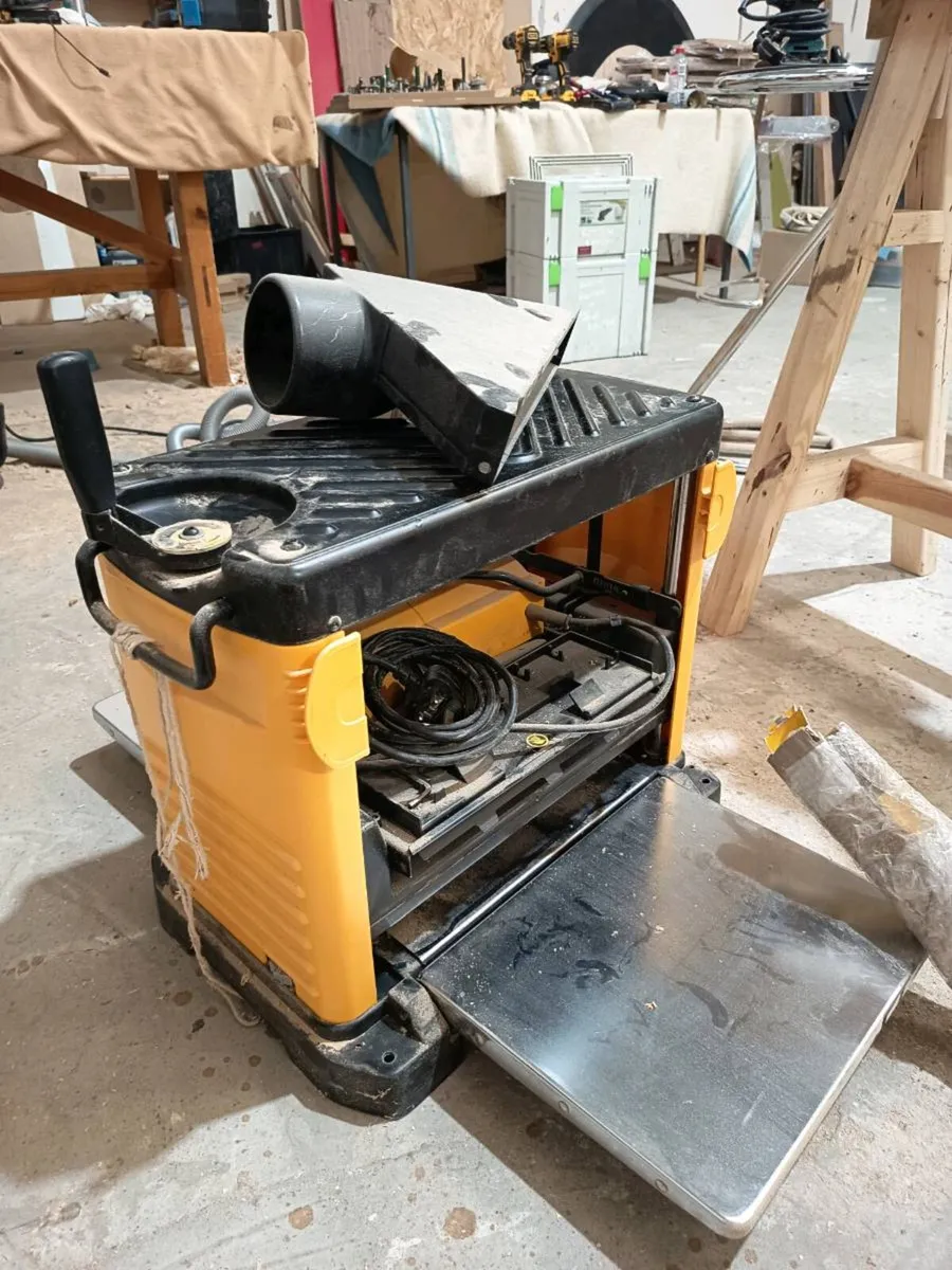 De Walt dw733 bench planer - Image 2
