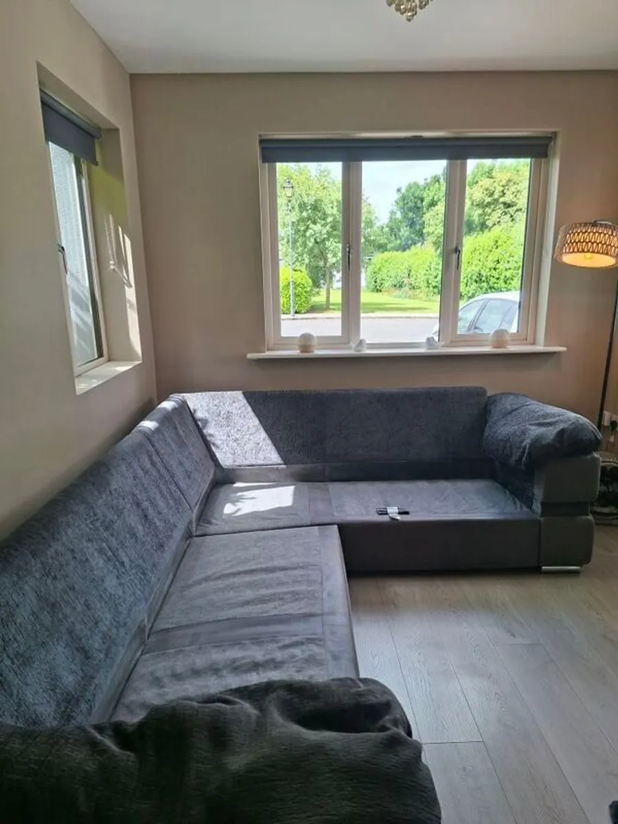 Immaculate Right-Hand Corner Sofa & Matching 2-Seater  Modern grey fabric right-hand corner sofa with matching 2-seater. - Image 2