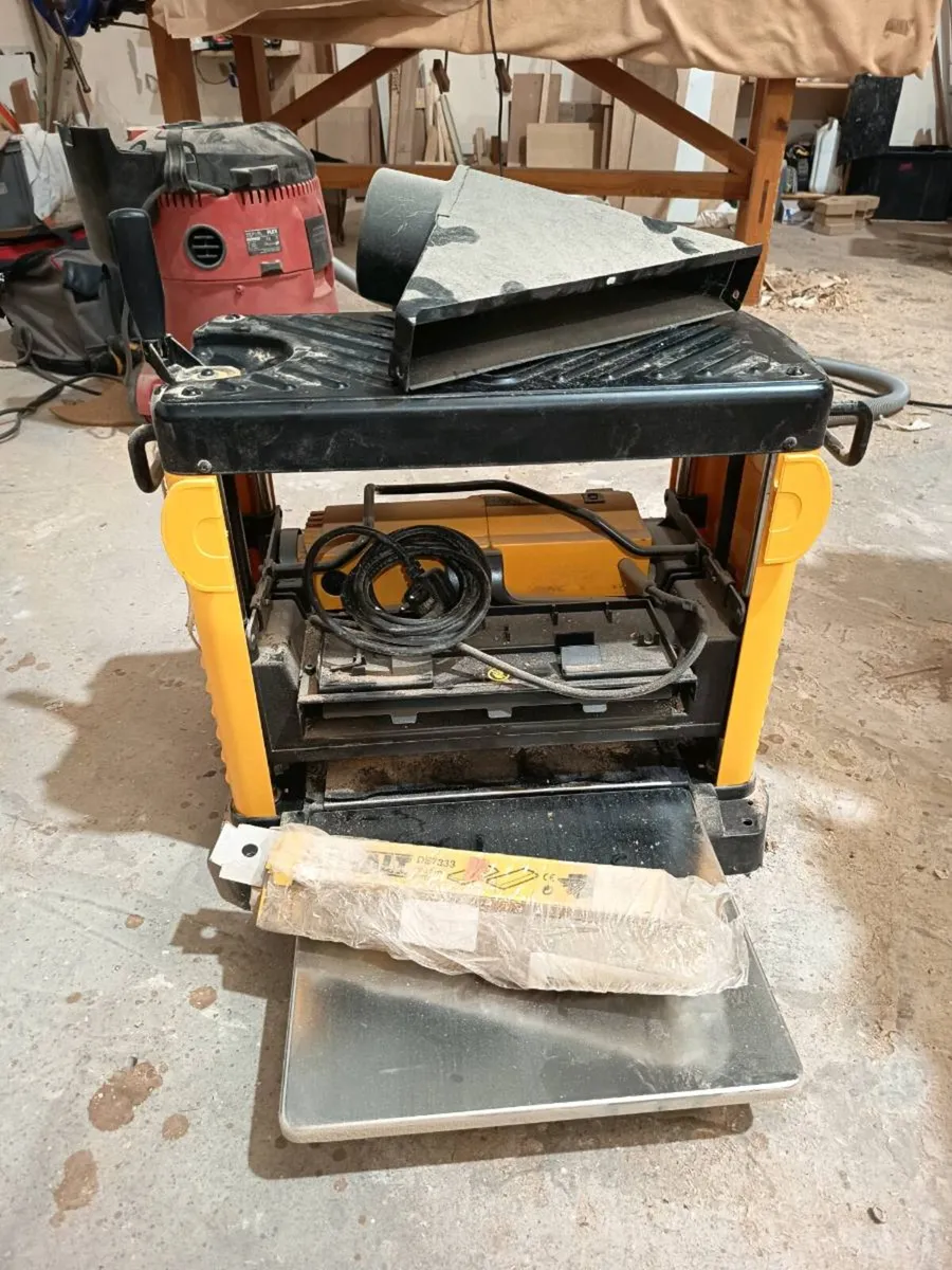 De Walt dw733 bench planer - Image 3