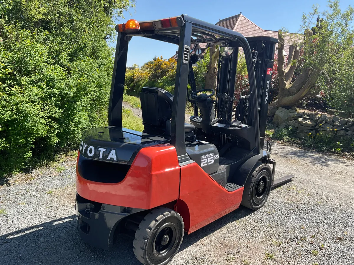 FORKLIFT - Image 4
