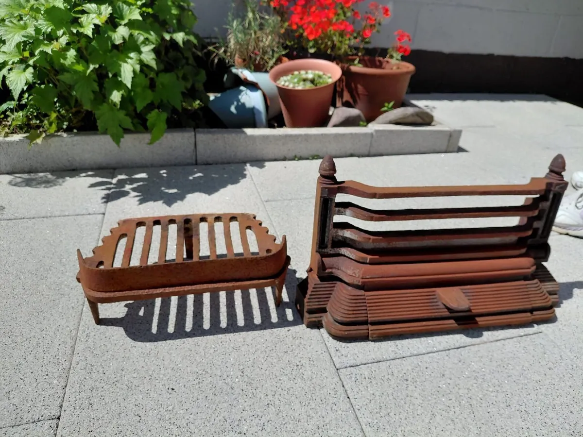 Cast iron fret  grate - Image 2
