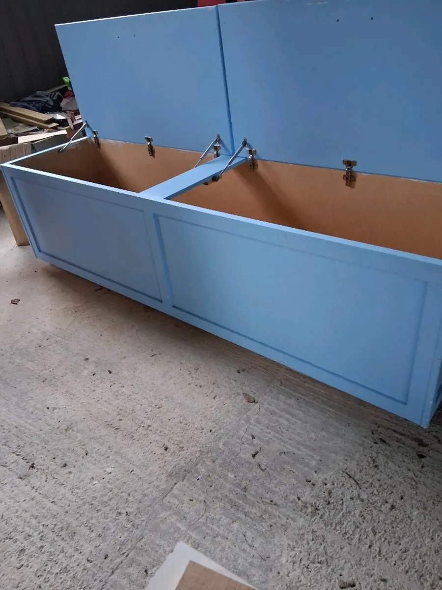 Toy chest - Image 1