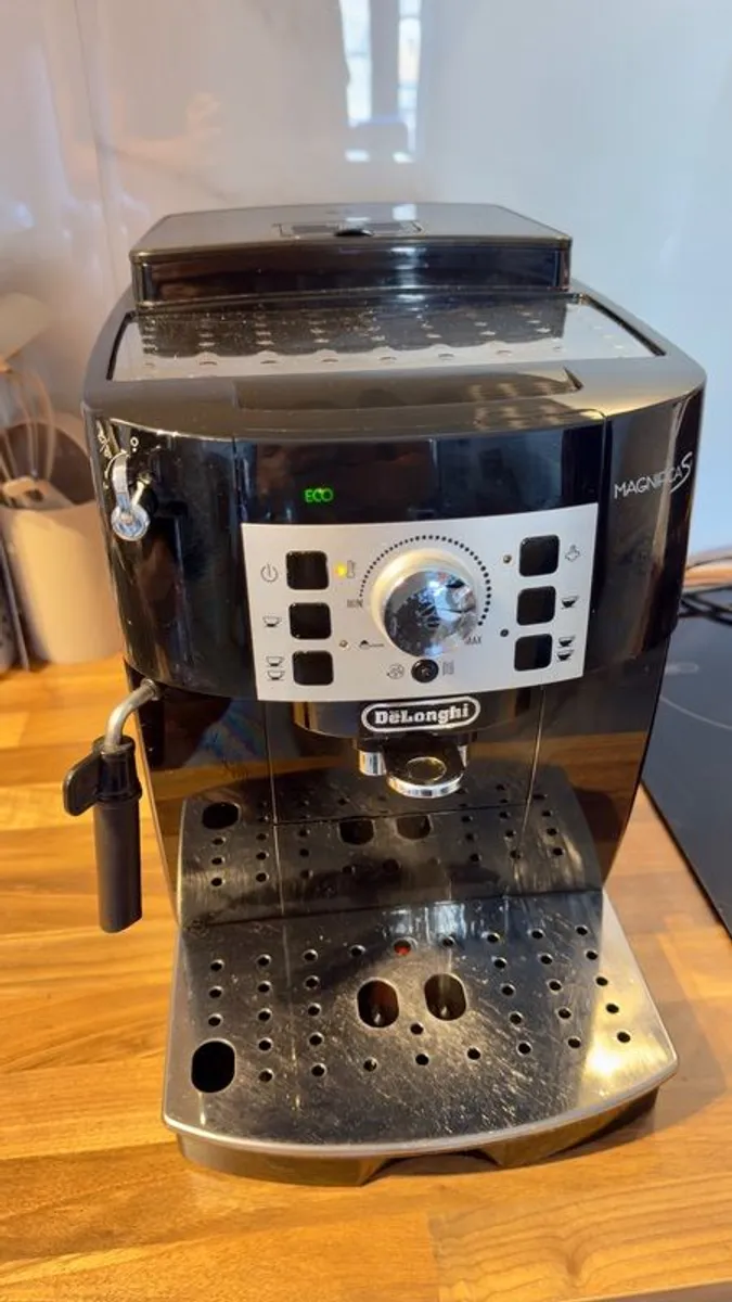 De'Longhi Magnifica S, Automatic Bean to Cup Coffee Machine, ECAM22.110.B, Black - Image 1