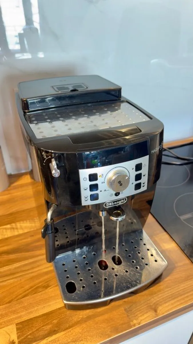De'Longhi Magnifica S, Automatic Bean to Cup Coffee Machine, ECAM22.110.B, Black - Image 3