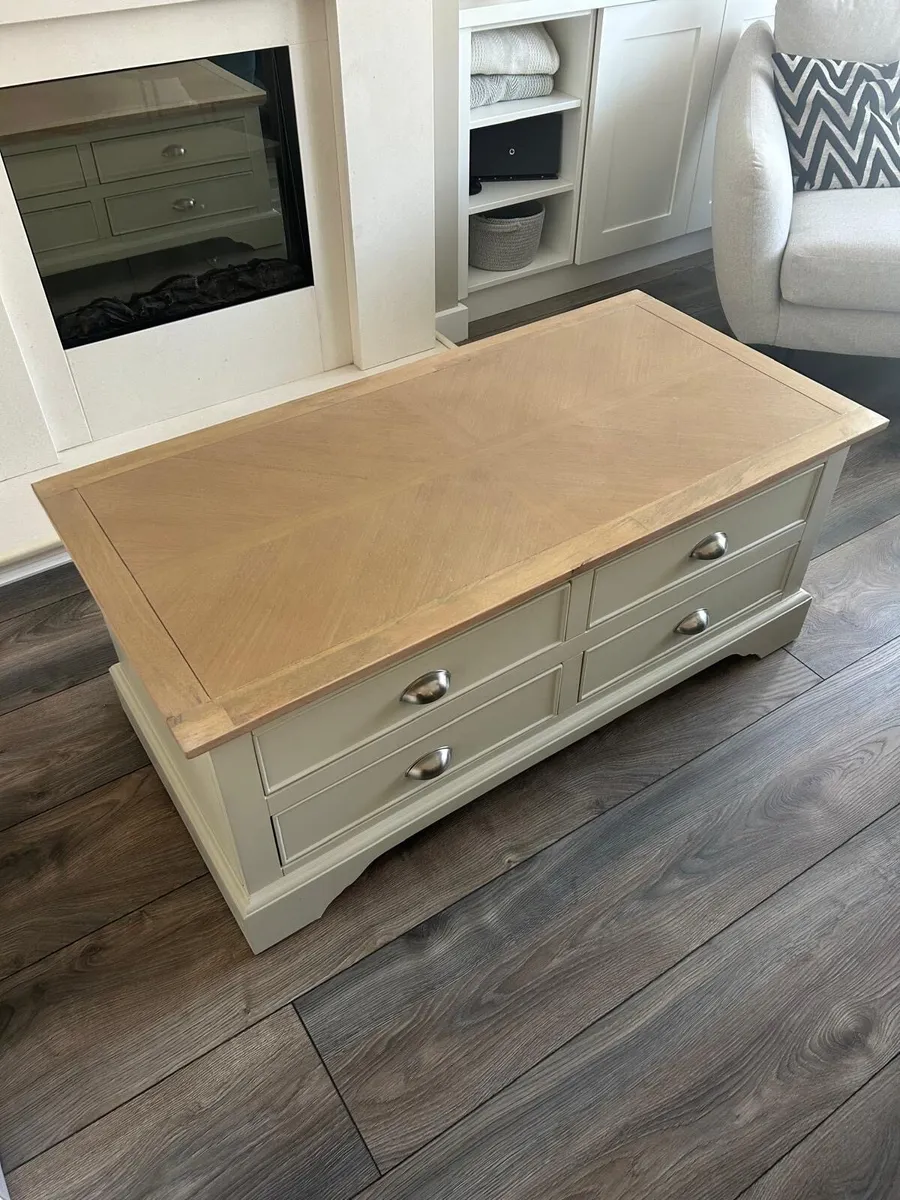 Solid wood coffee table - Image 1