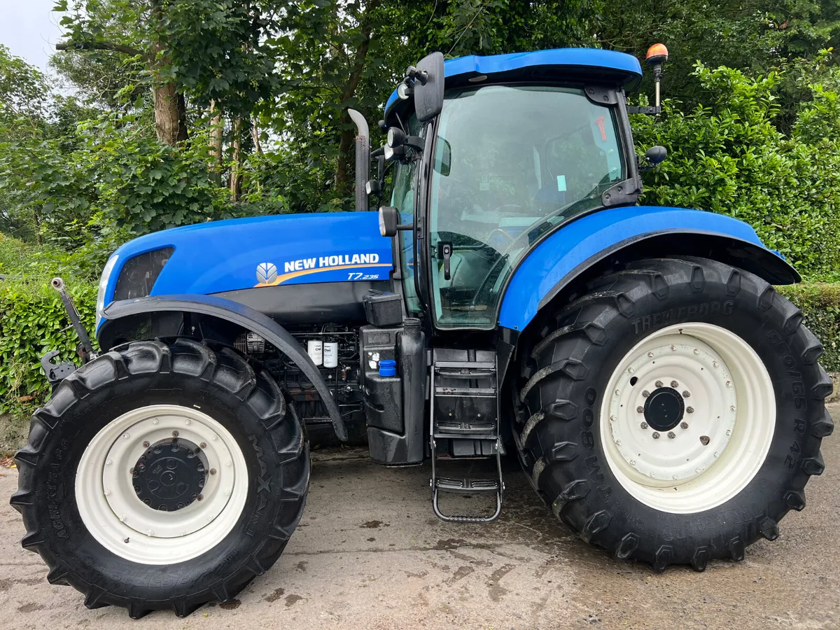 2011 New Holland T7.235 - Image 4
