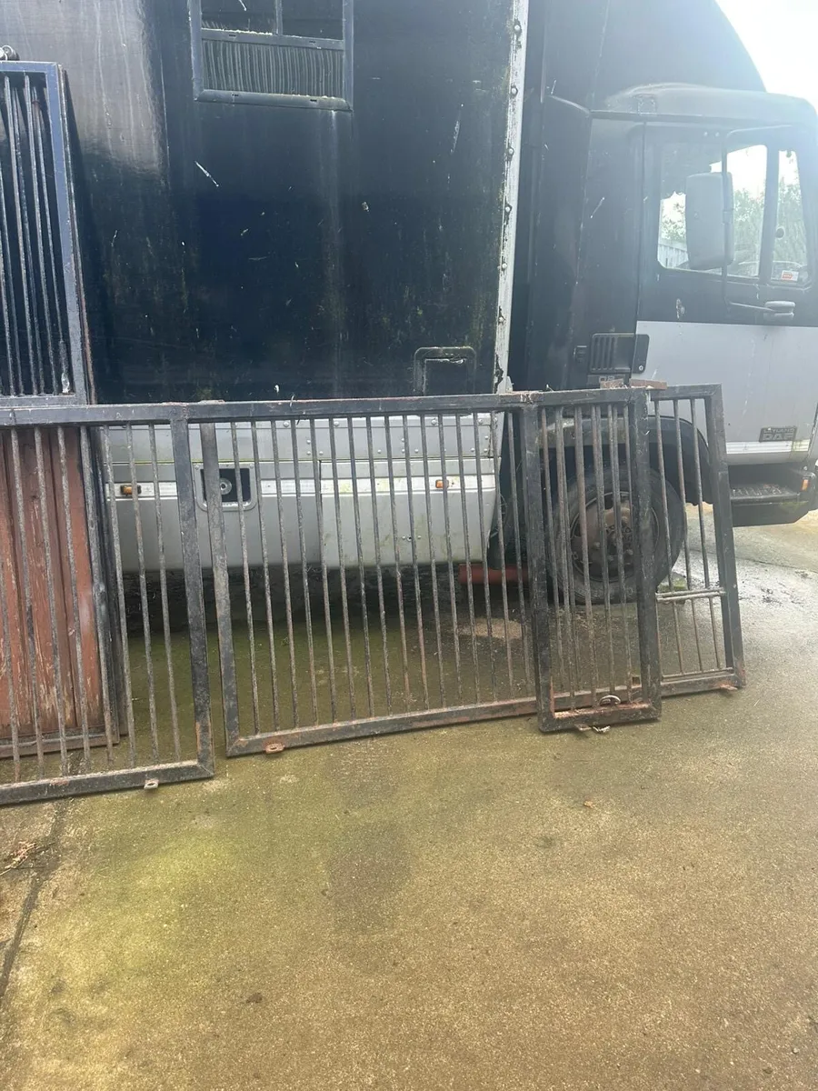 Interior stables - Image 1