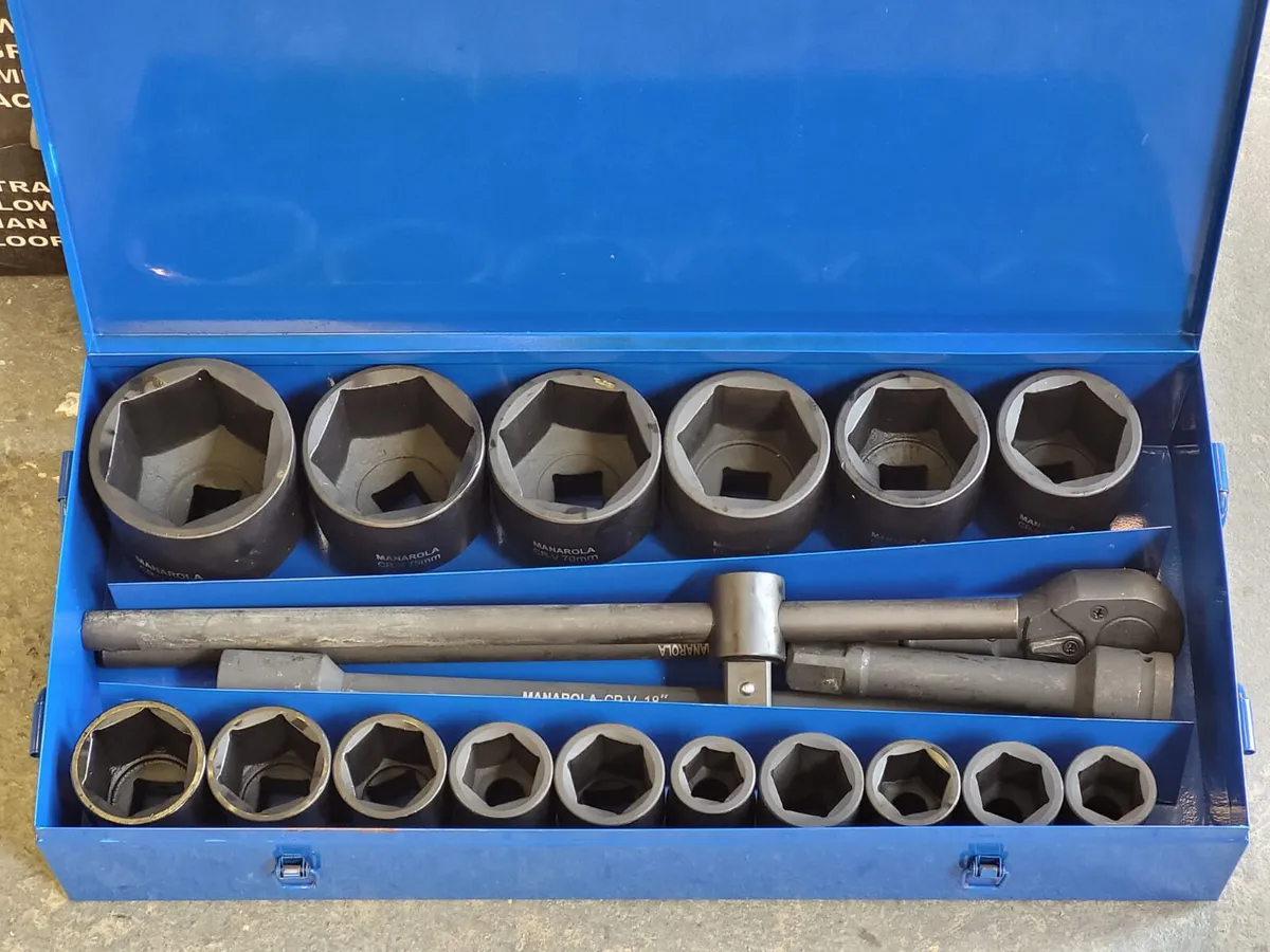 Manarola 21 Piece 1″ Drive 6 Point Impact Socket - Image 1
