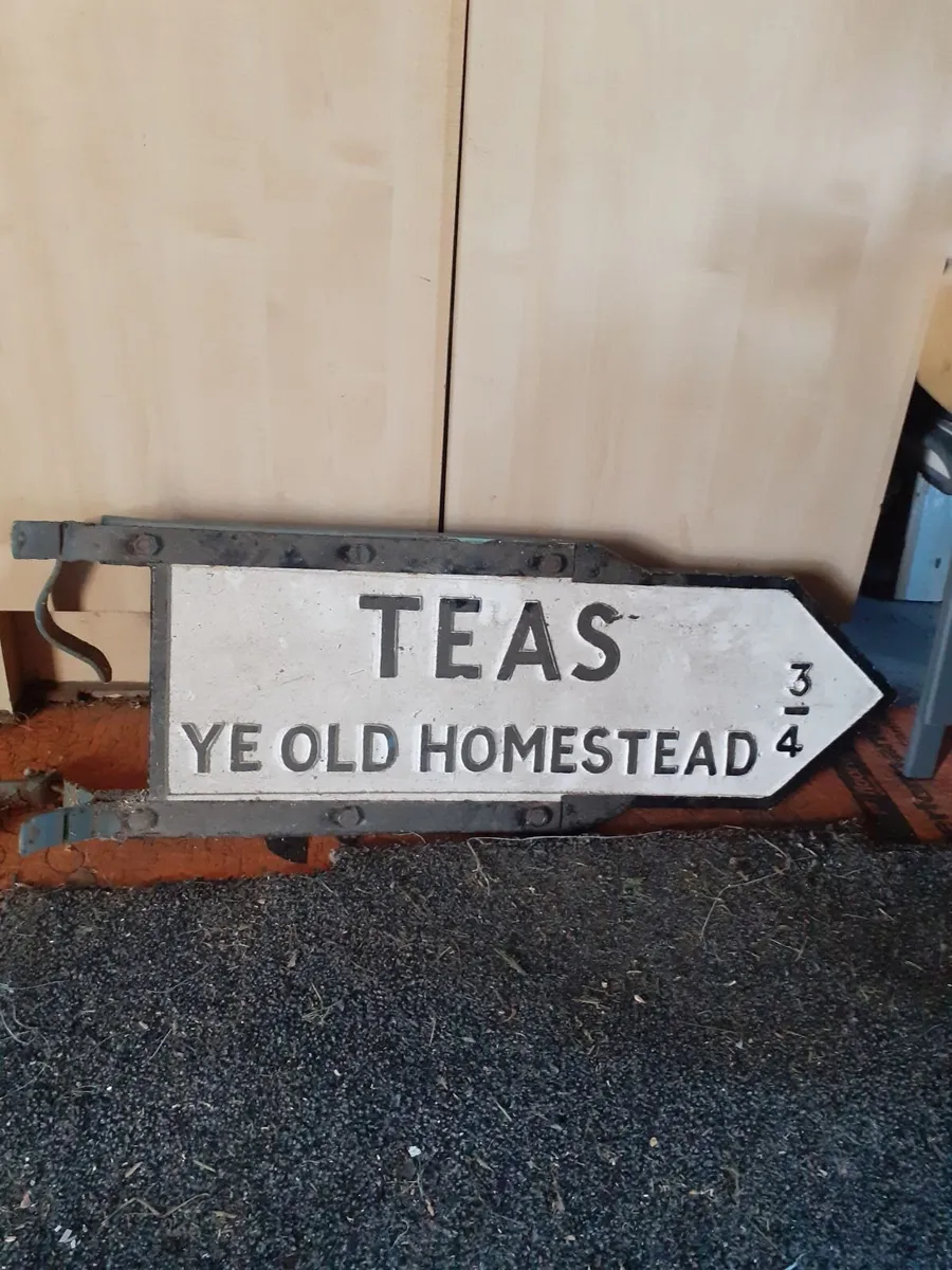 Road sign - Image 2