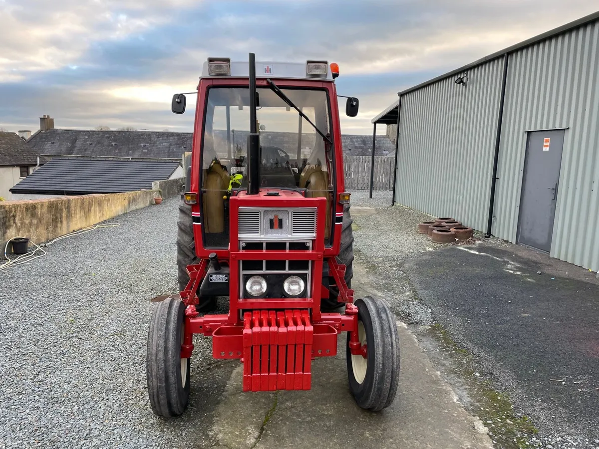 Vintage Tractor - Image 2