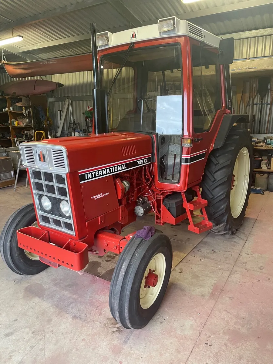 Vintage Tractor - Image 1