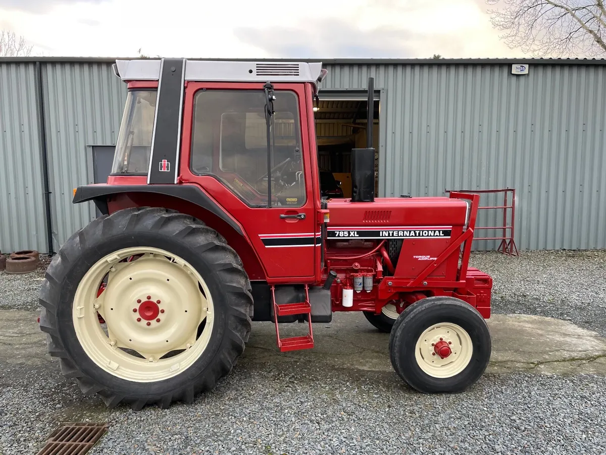 Vintage Tractor - Image 3