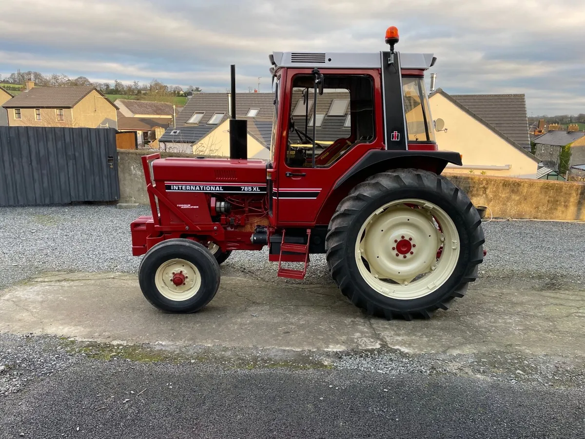 Vintage Tractor - Image 4