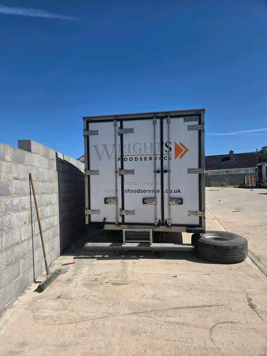 18ft coachman fridge freezer body - Image 4