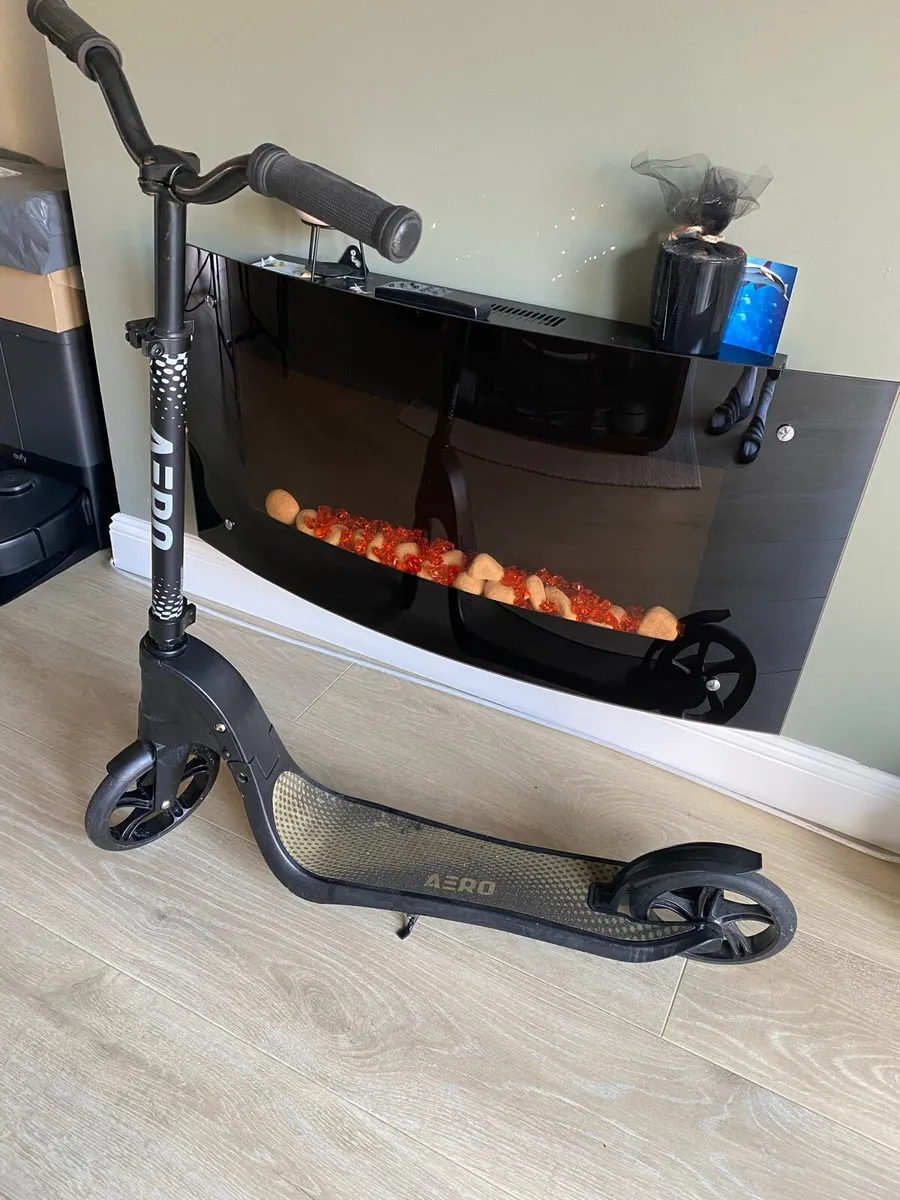 AERO Scooter – Large Wheels – Good Condition - Image 1