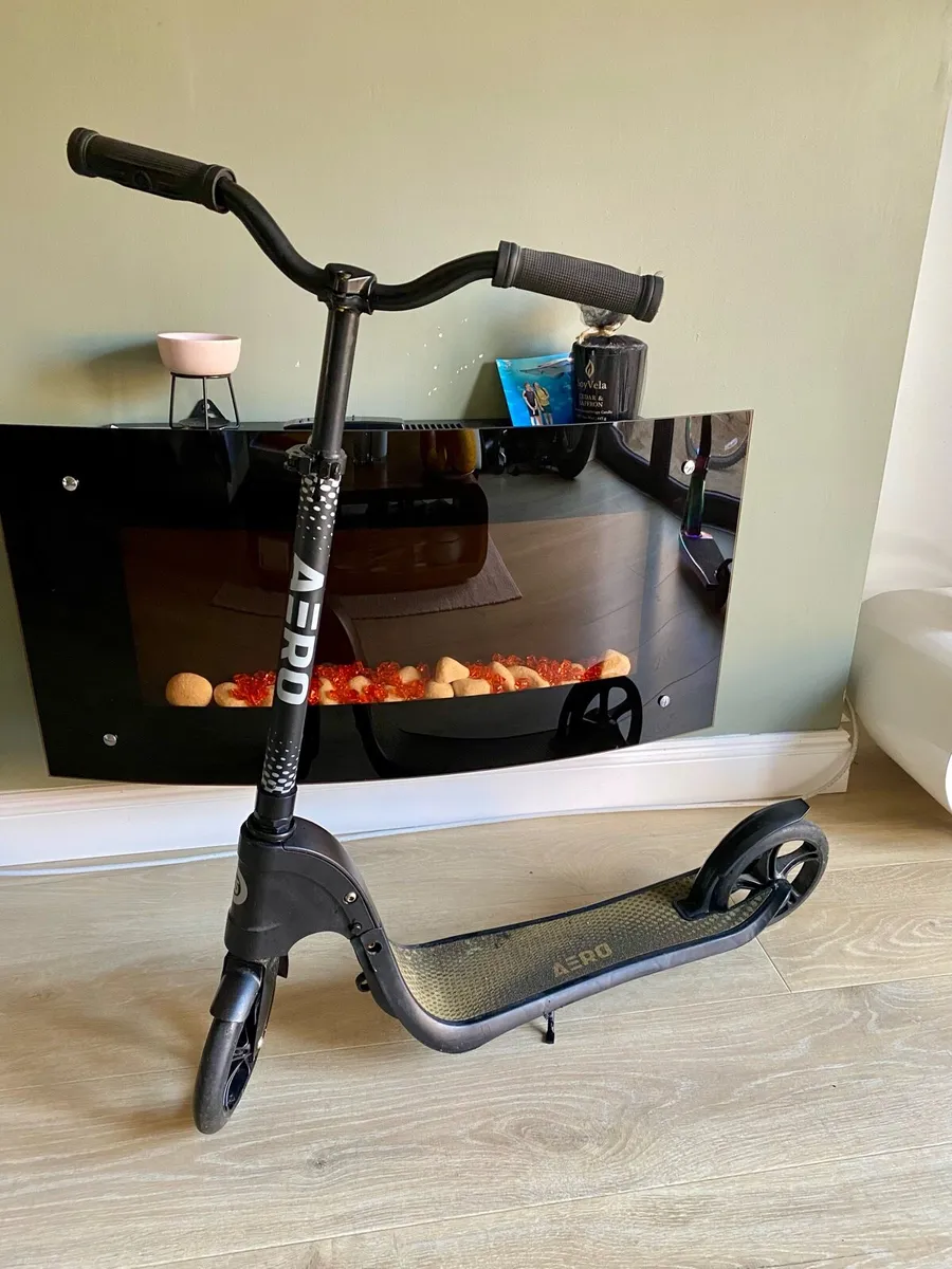 AERO Scooter – Large Wheels – Good Condition - Image 2