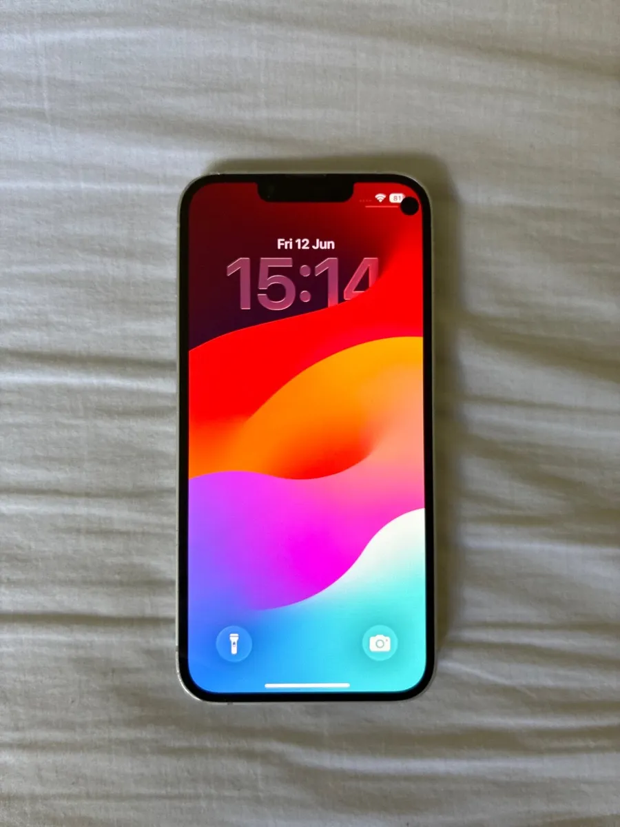 iPhone 14 - Image 2