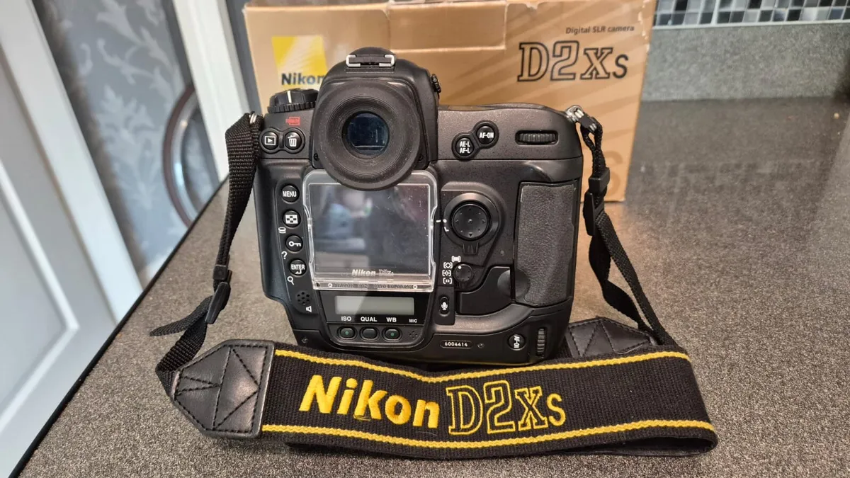 Nikon D2XS Low Shutter Count 12794 - Image 1