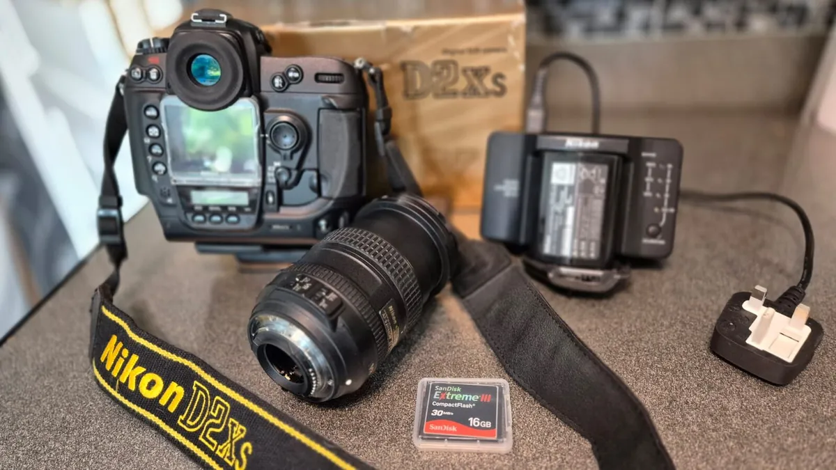 Nikon D2XS Low Shutter Count 12794 - Image 3